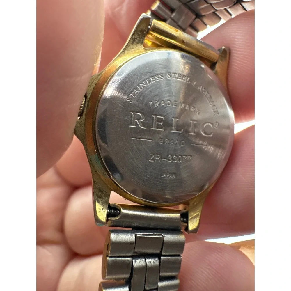 Relic‎ Womens Gold Tone Round Face Watch White Dial ZR-33077 Classic Link Band
